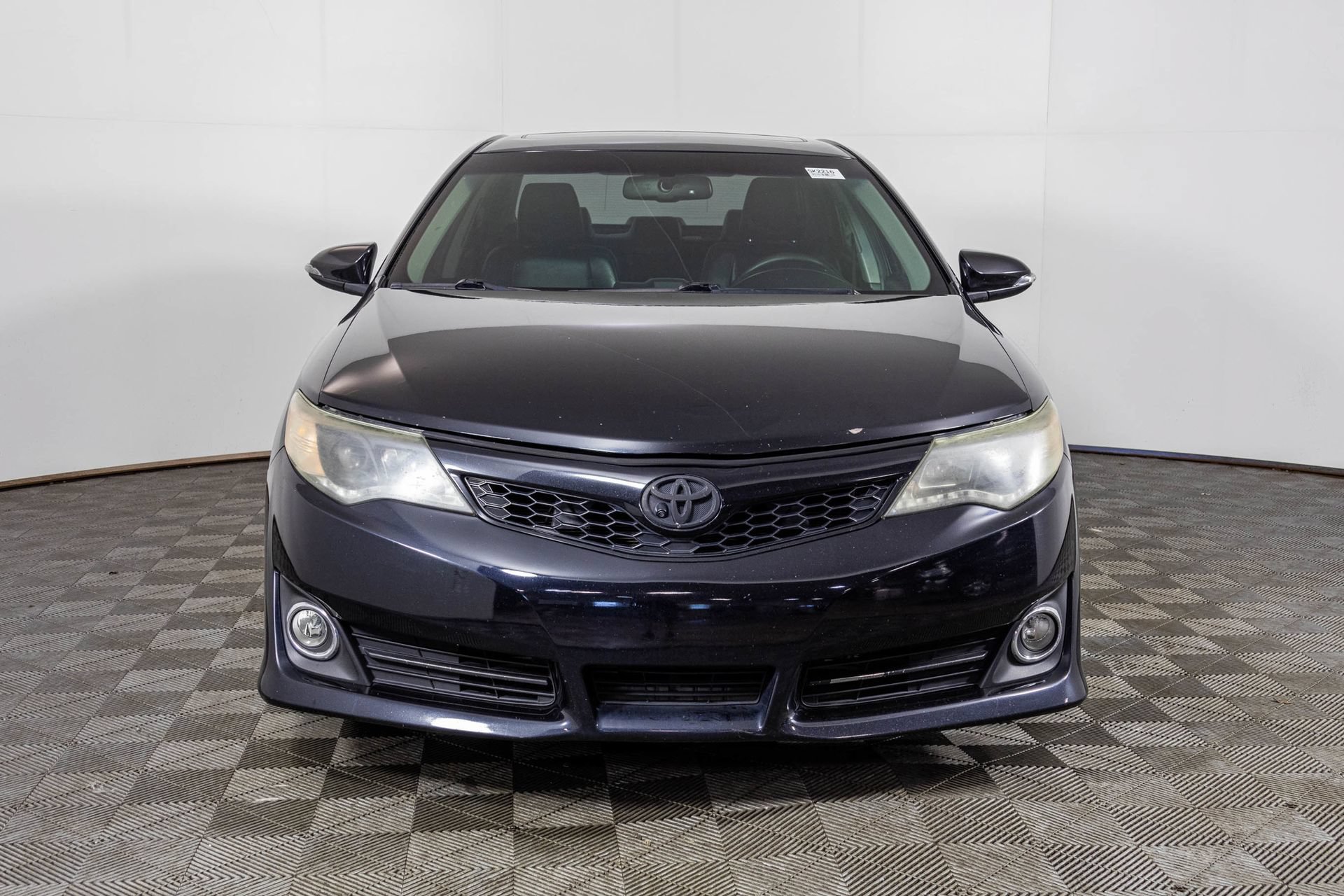 Used 2012 Toyota Camry SE w/ Leather Pkg FWD image 14