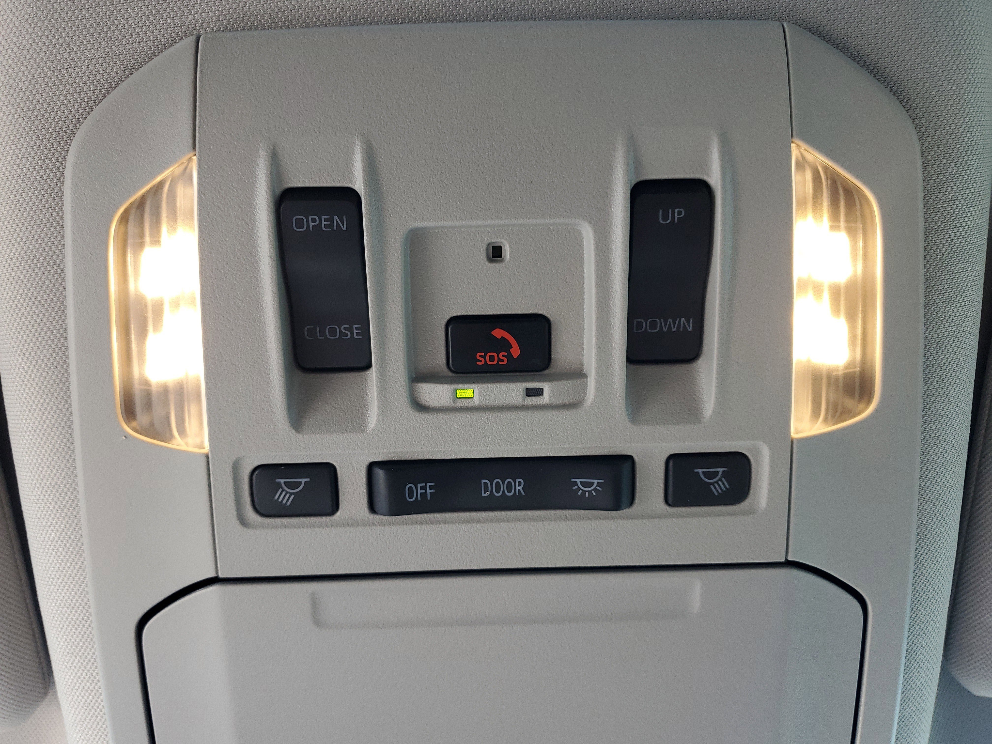 Used 2024 Toyota Highlander XLE FWD image 28