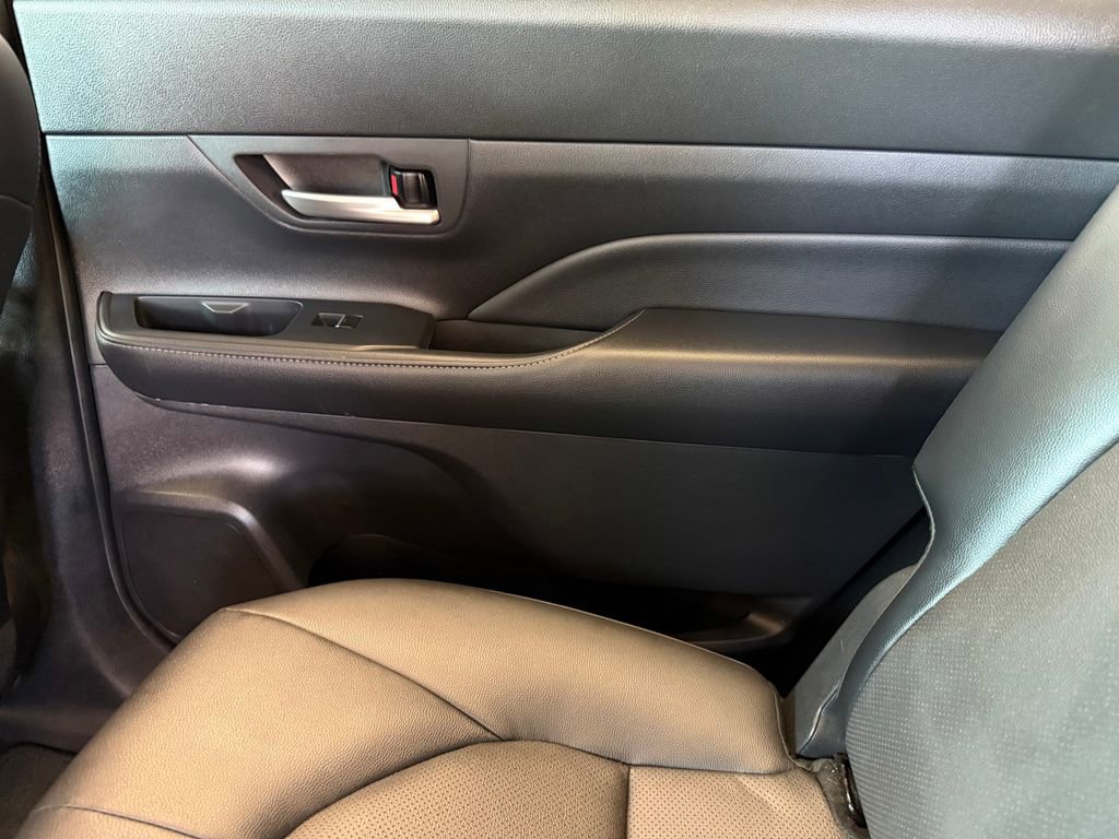 Used 2024 Toyota Grand Highlander XLE image 30