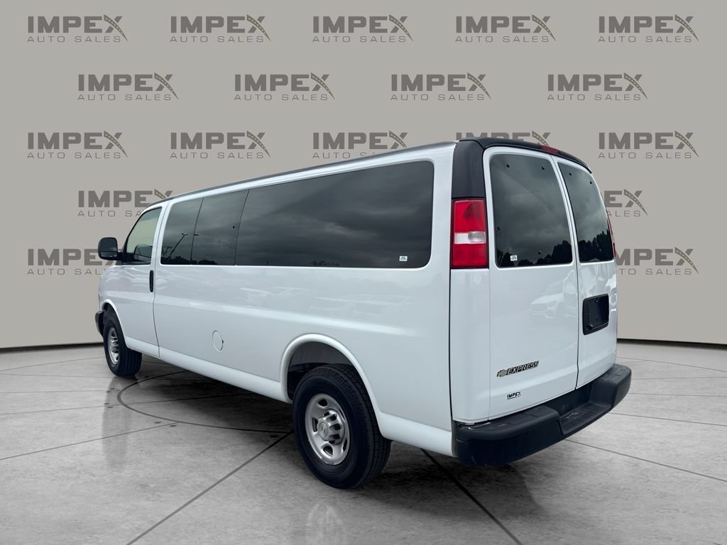 Used 2025 Chevrolet Express 3500 LS RWD image 3