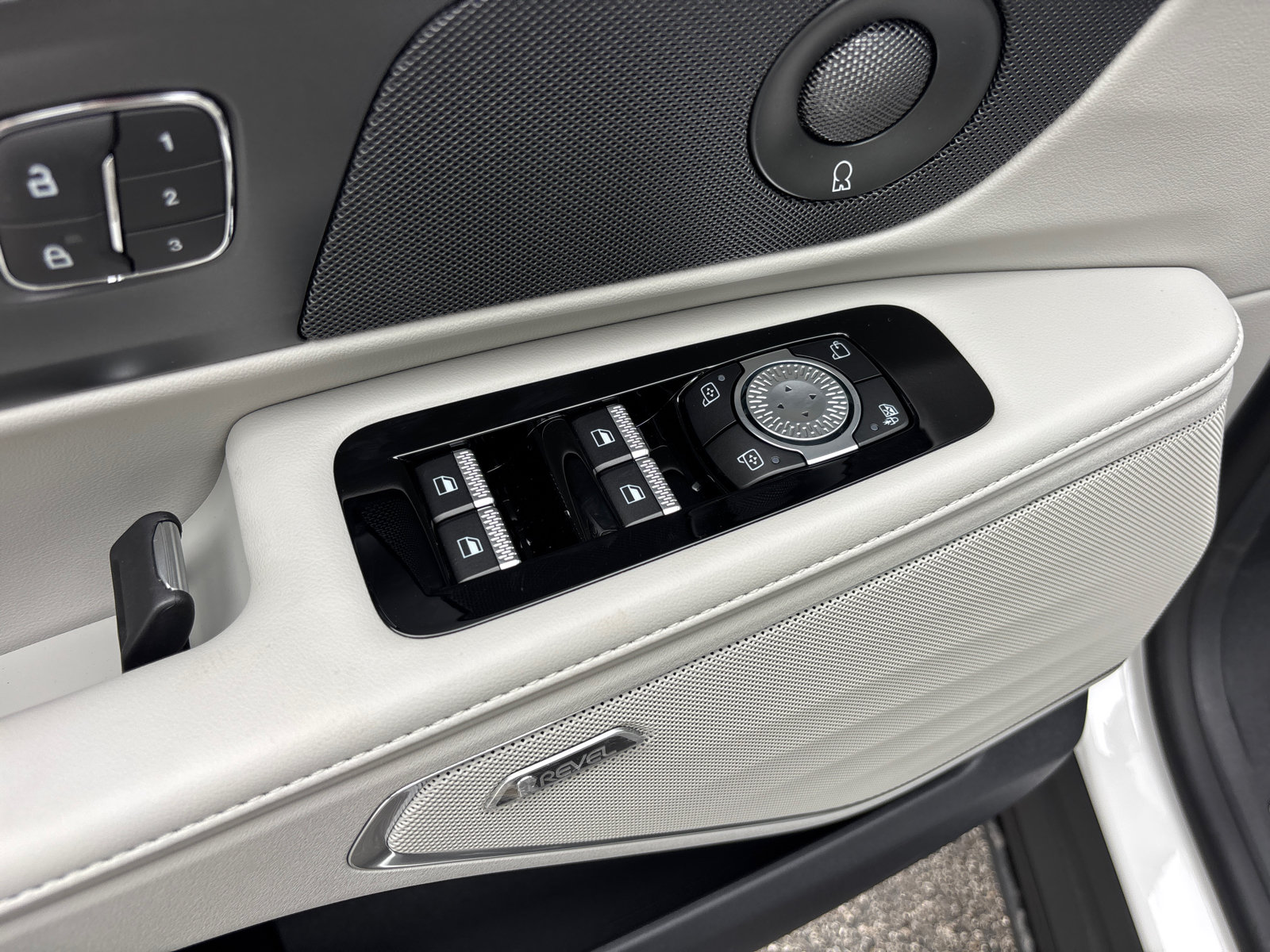 New 2026 Lincoln Nautilus Reserve AWD/4WD image 13