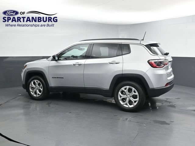 Used 2024 Jeep Compass Latitude AWD/4WD image 5