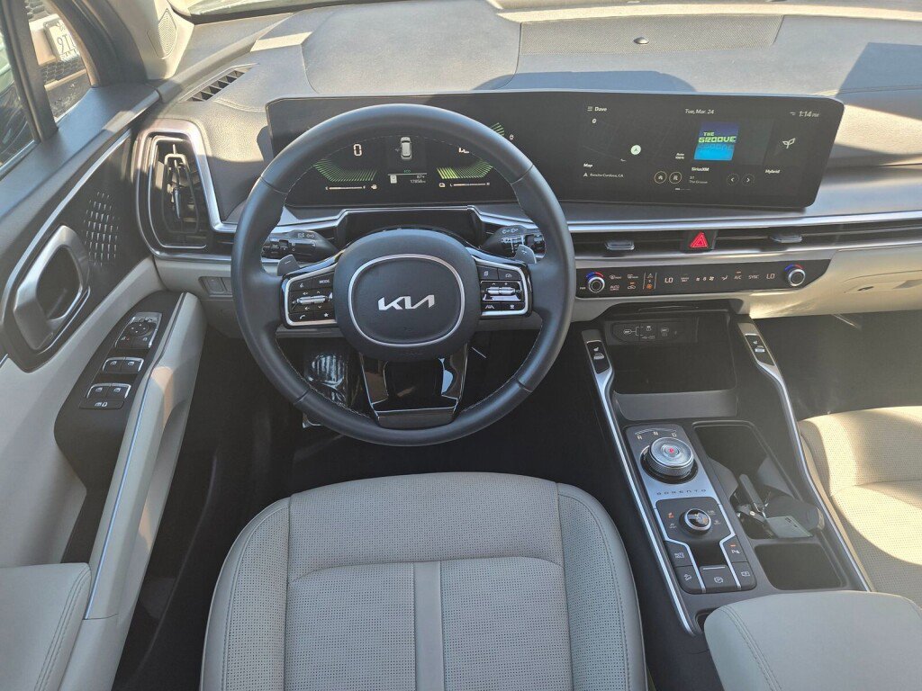 Used 2025 Kia Sorento EX image 5