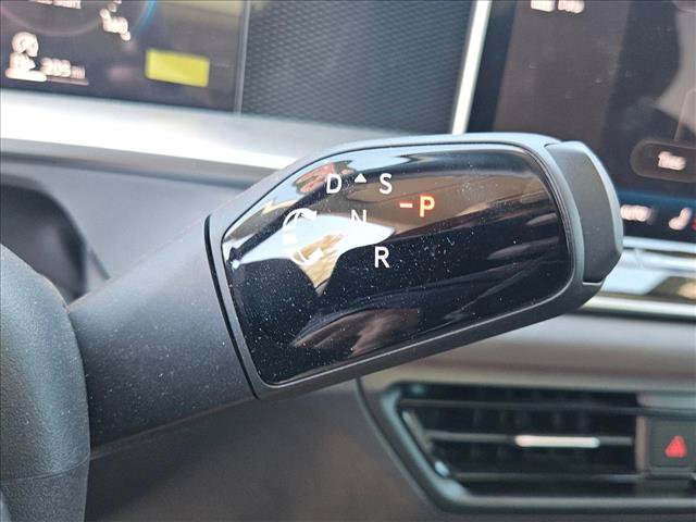 Certified 2025 Volkswagen Tiguan SE FWD image 12