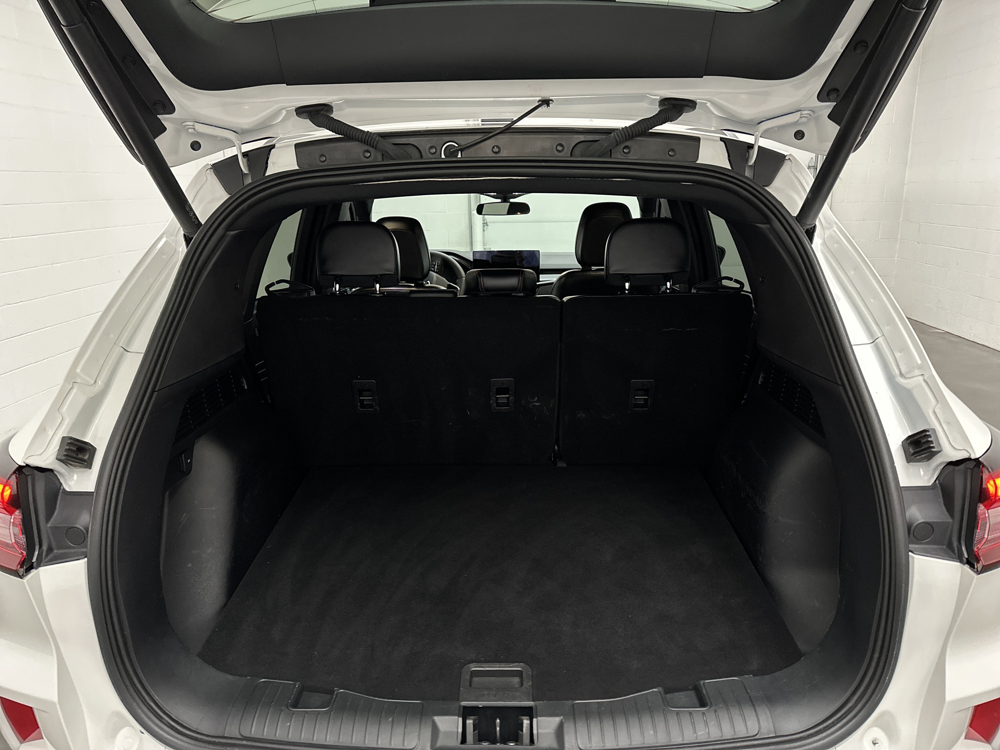 Used 2024 Ford Escape ST-Line w/ Tech Pack #1 AWD/4WD image 15