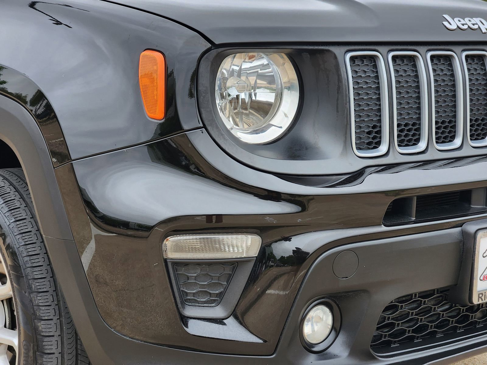 Used 2023 Jeep Renegade Latitude w/ Sun/Sound Group AWD/4WD image 9