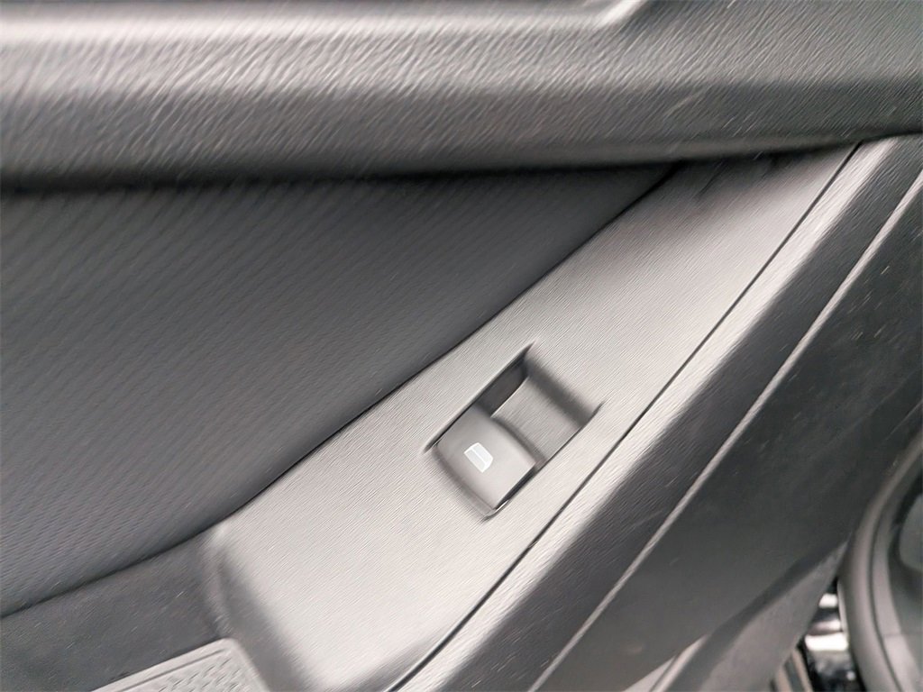 Used 2025 Chevrolet Equinox LT image 26