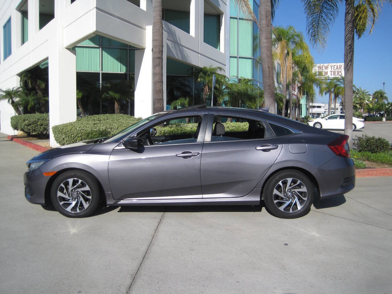 Used 2018 Honda Civic EX image 9