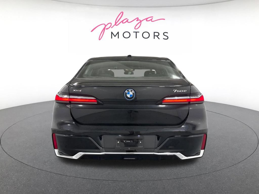 Used 2026 BMW 750e xDrive w/ Executive Package AWD/4WD image 5