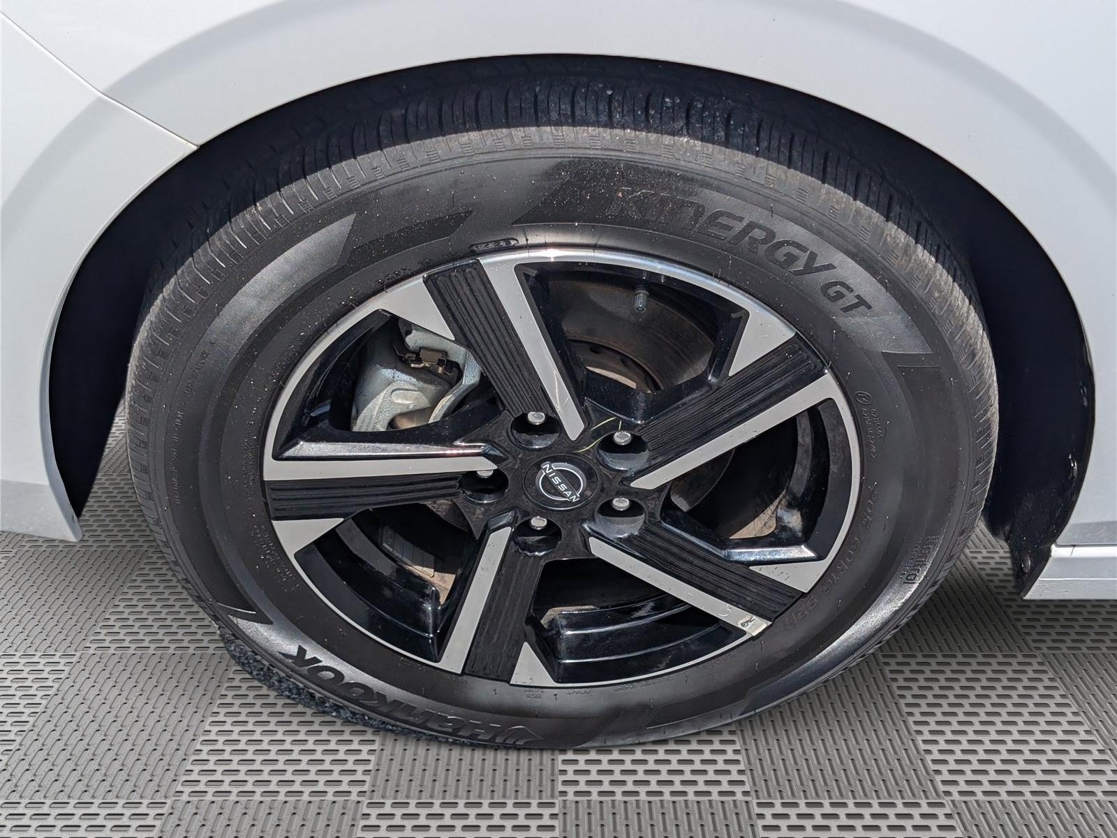 Used 2025 Nissan Sentra SV FWD image 10