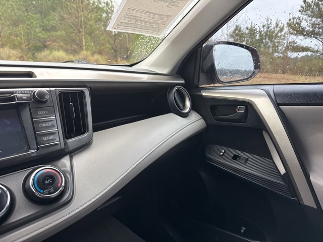 Used 2015 Toyota RAV4 LE image 23