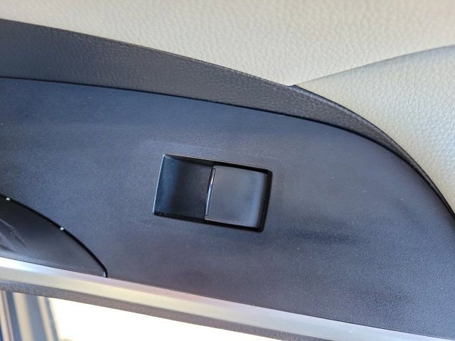 Used 2019 Toyota RAV4 XLE w/ Convenience Package image 12