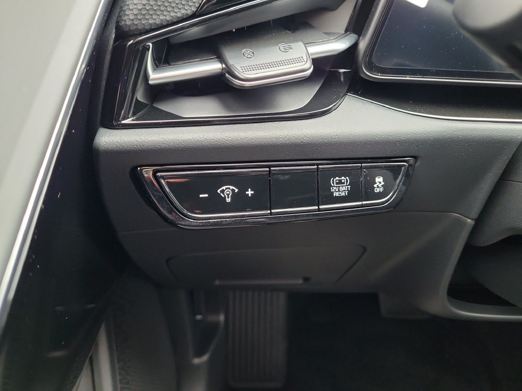 New 2026 Kia Niro EX FWD image 24