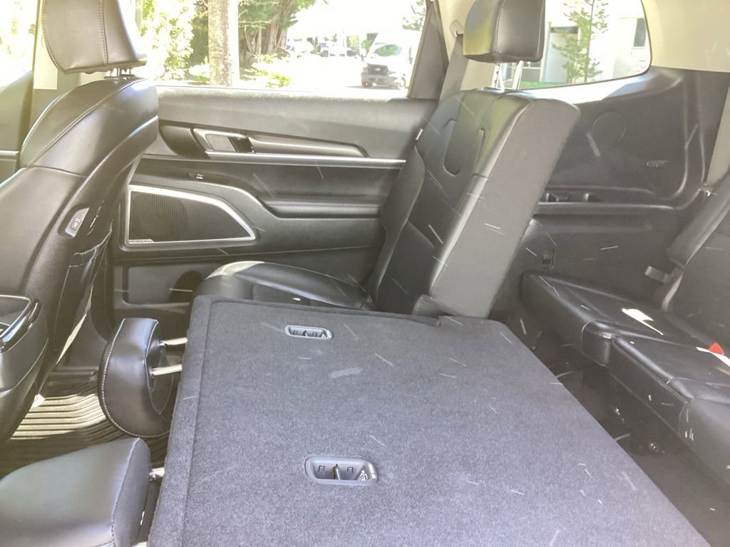 Used 2025 Kia Telluride LX FWD image 5