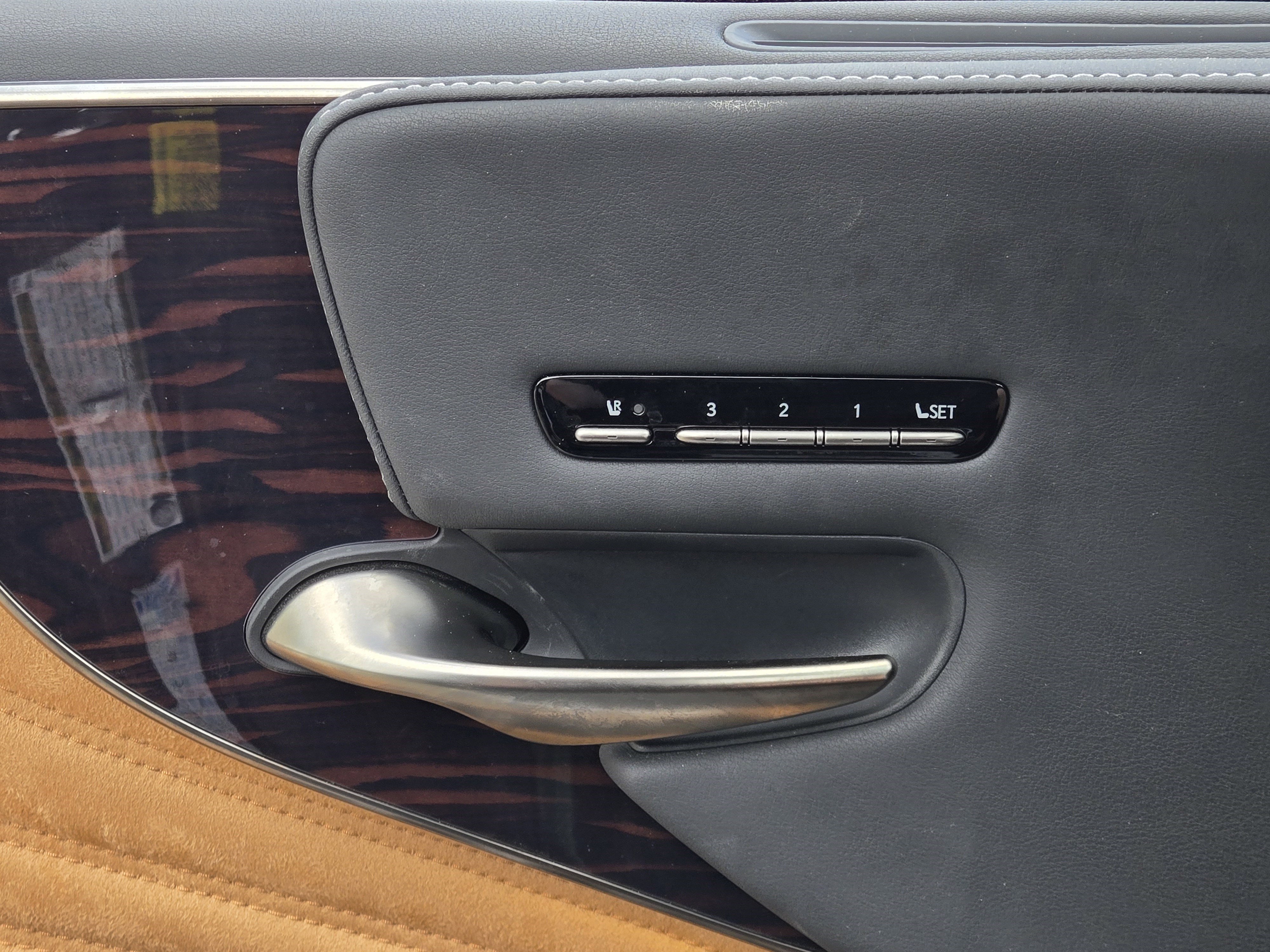 Used 2023 Lexus LS 500 AWD w/ Luxury Package image 12