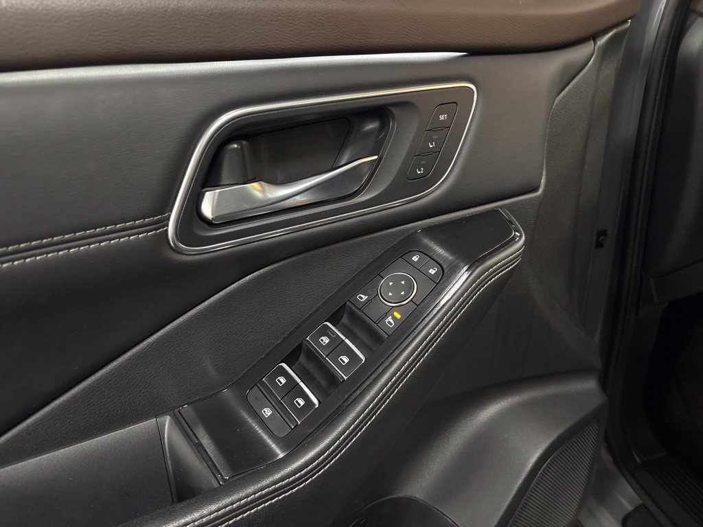 Used 2022 Nissan Rogue Platinum w/ Head-Up Display Package AWD/4WD image 24