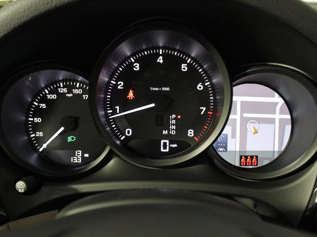 Certified 2025 Porsche Macan AWD/4WD image 19
