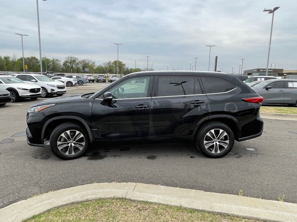 Used 2020 Toyota Highlander XLE FWD image 4