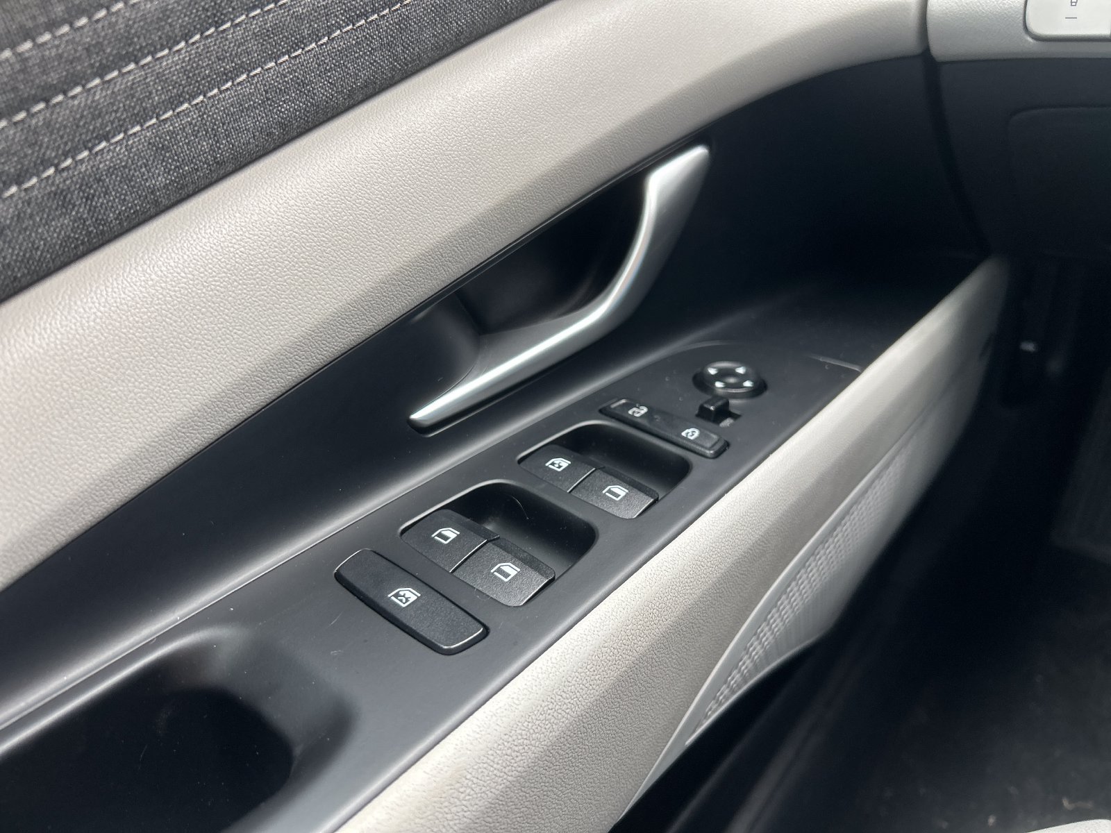 Used 2025 Hyundai Elantra Limited FWD image 10