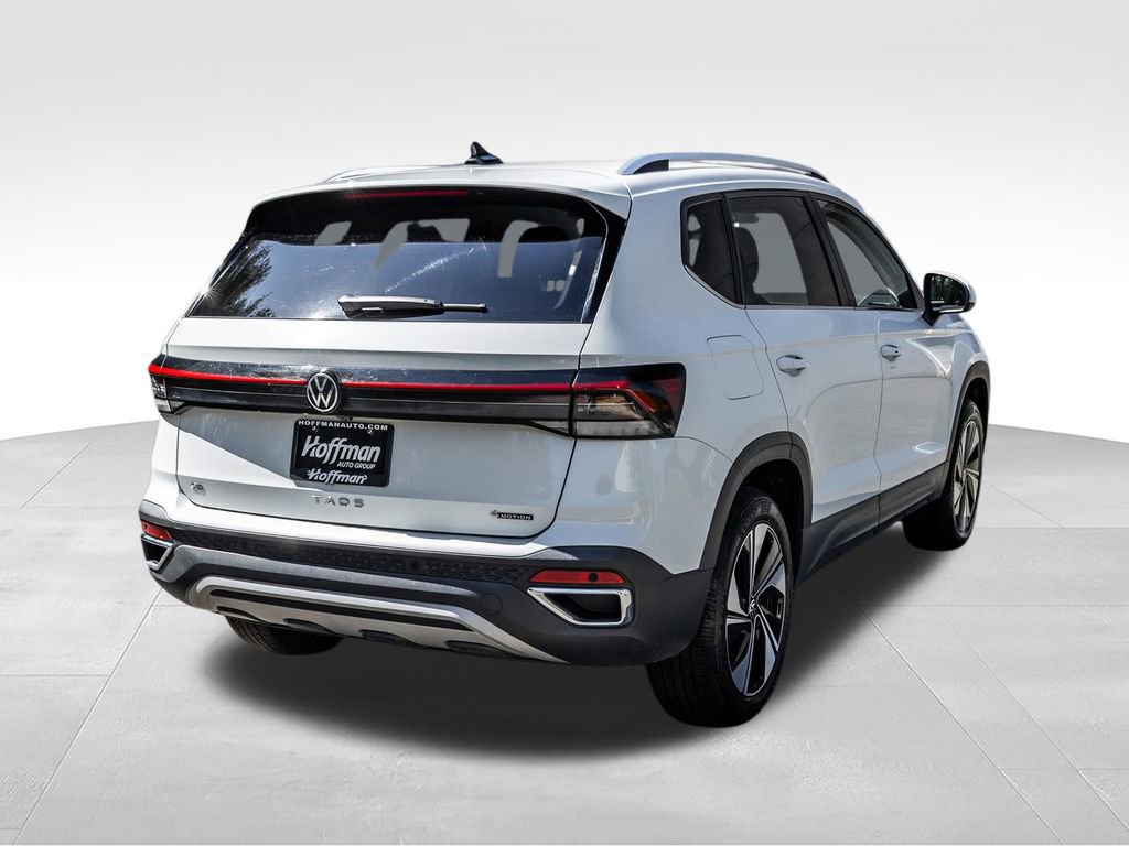 Used 2025 Volkswagen Taos SE AWD/4WD image 5
