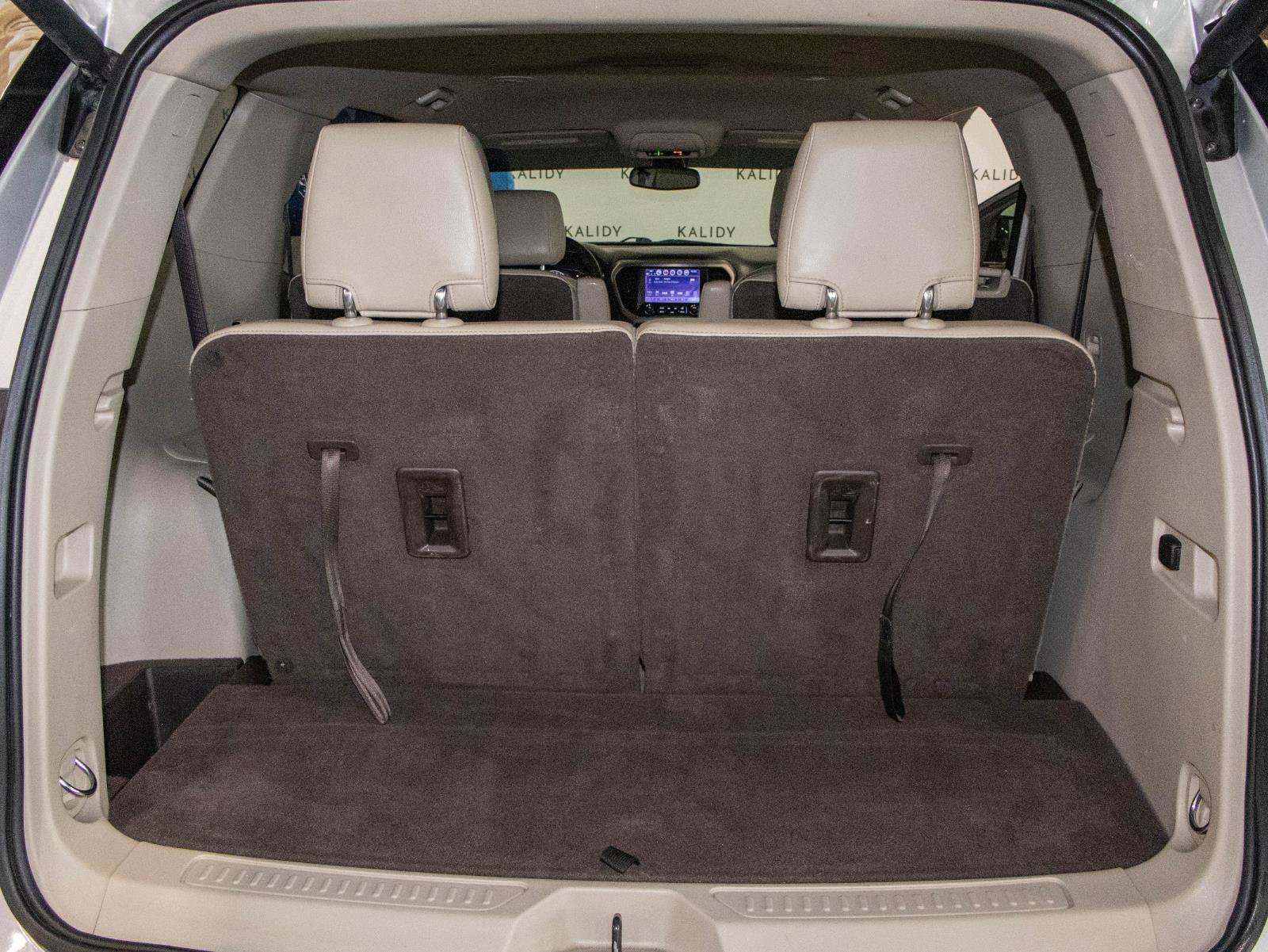Used 2018 GMC Acadia Denali w/ LPO, Cargo Package FWD image 24