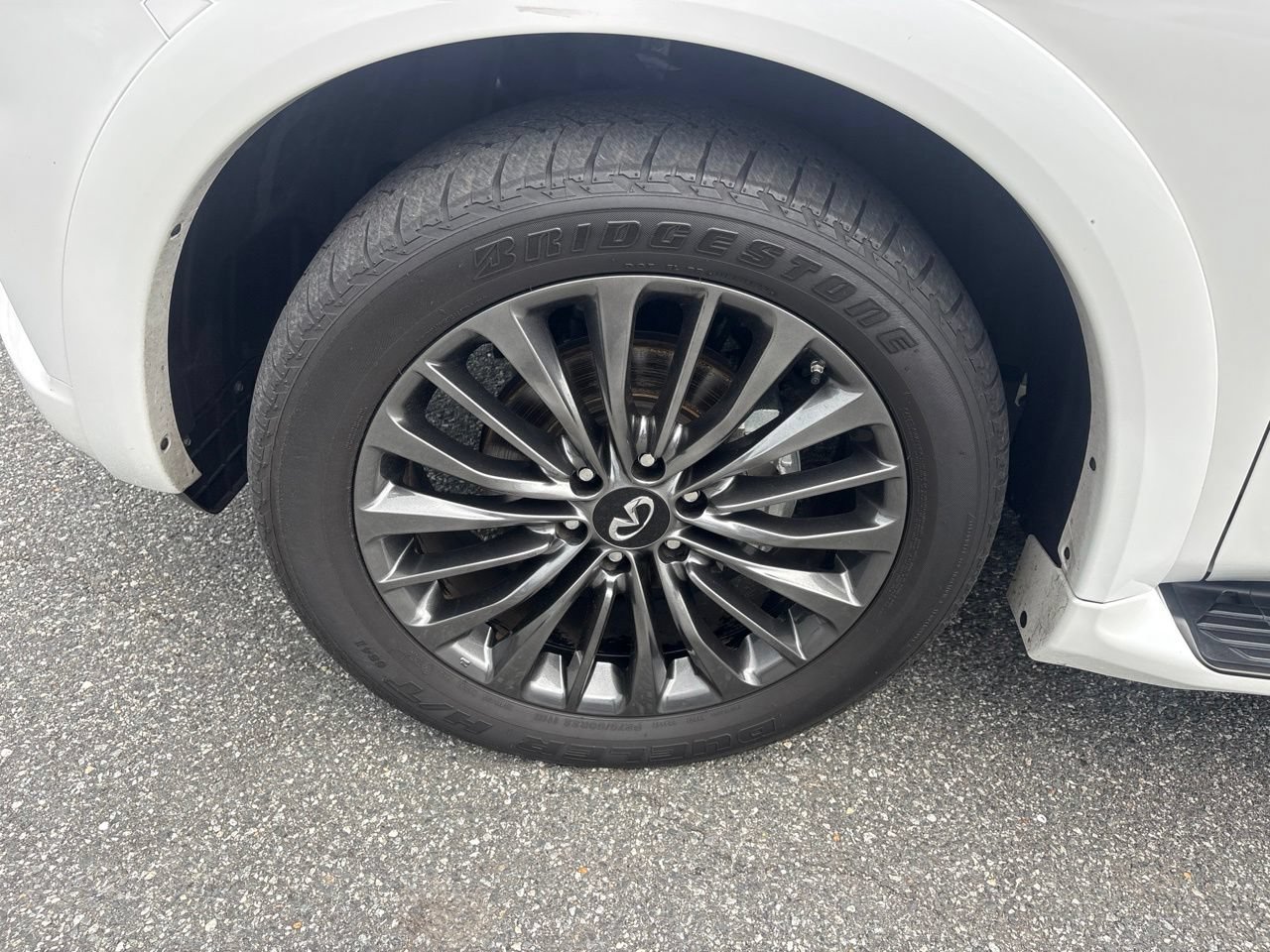 Used 2024 INFINITI QX80 Sensory AWD/4WD image 12
