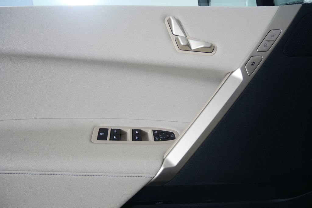 Certified 2024 BMW iX xDrive50 AWD/4WD image 8