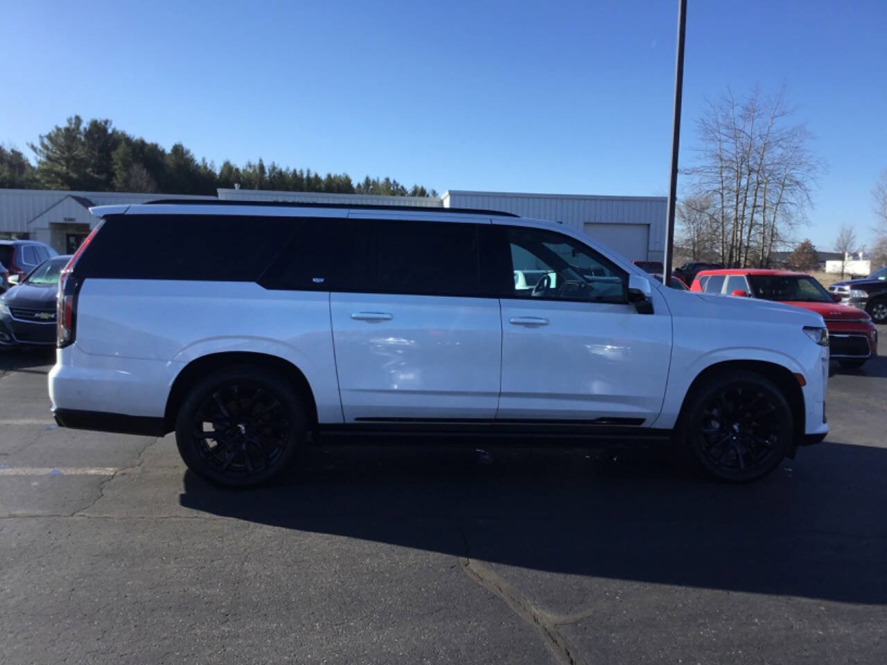 Used 2022 Cadillac Escalade ESV Sport Platinum w/ LPO, ONYX Package image 6