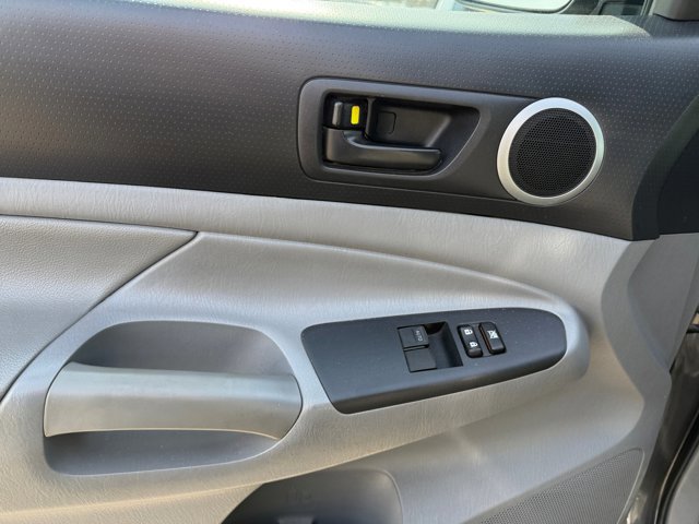 Used 2012 Toyota Tacoma 4x4 Access Cab w/ SR5 Pkg image 16