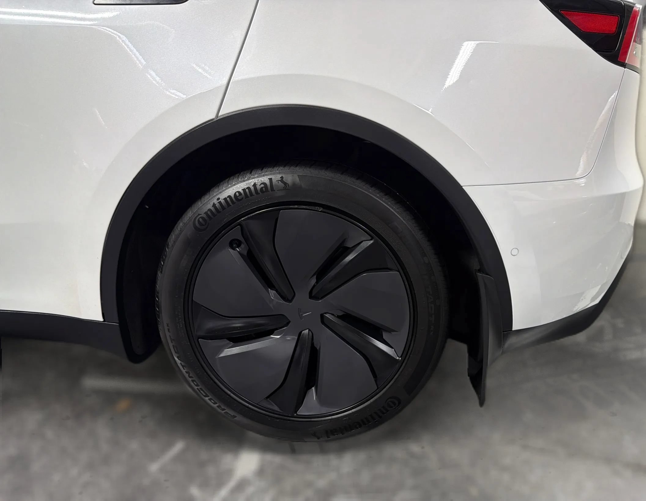 Used 2021 Tesla Model Y Long Range AWD/4WD image 19