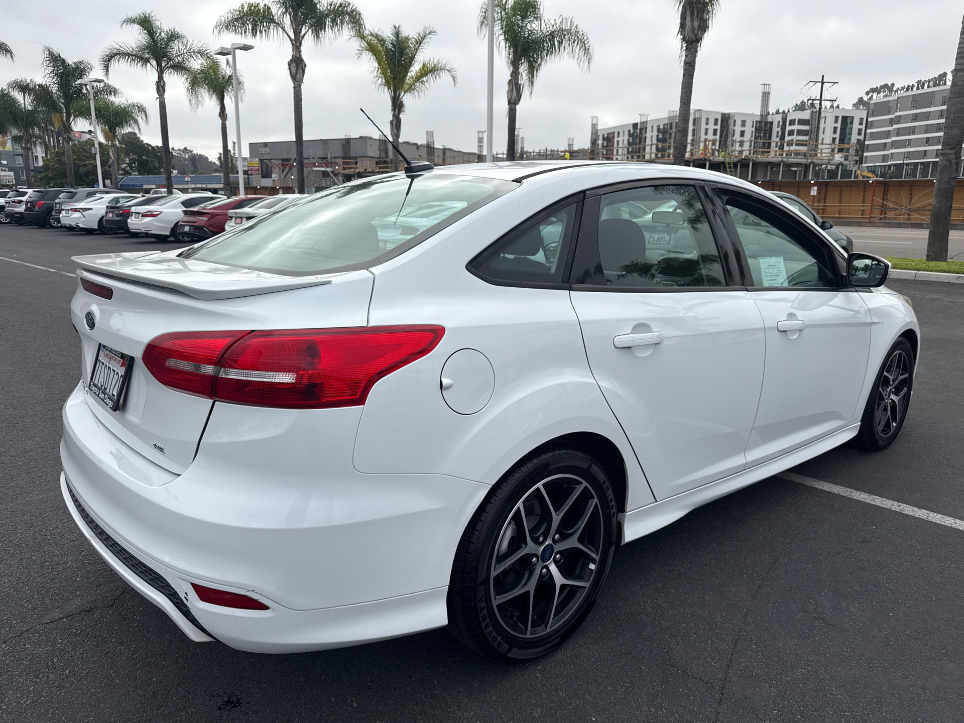 Used 2016 Ford Focus SE w/ SE Sport Package FWD image 12