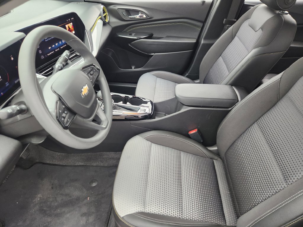 Used 2025 Chevrolet Trax LT FWD image 13