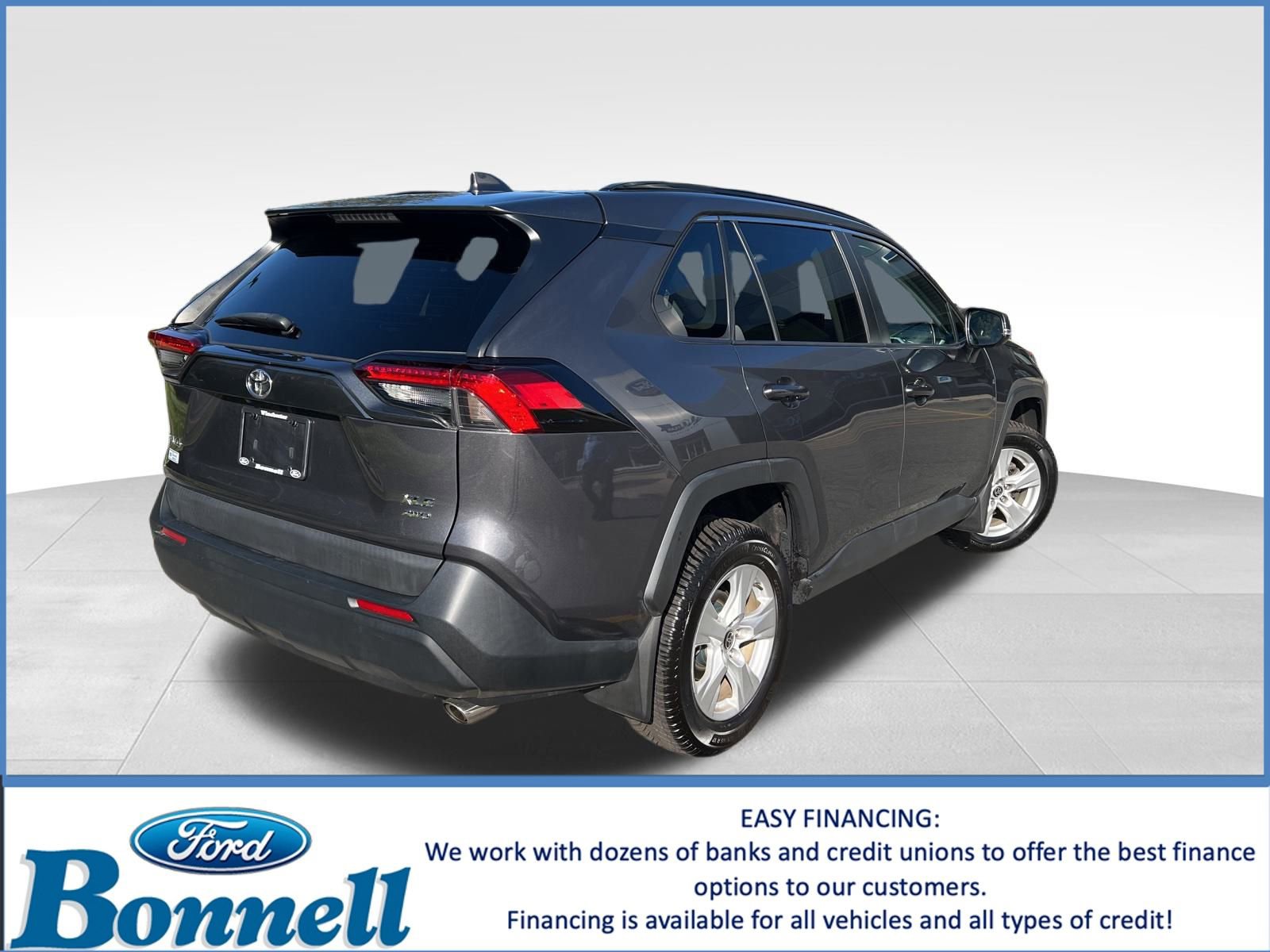 Used 2021 Toyota RAV4 XLE w/ XLE Grade Weather Package image 4