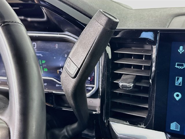 Used 2025 Chevrolet Silverado 1500 LT AWD/4WD image 18