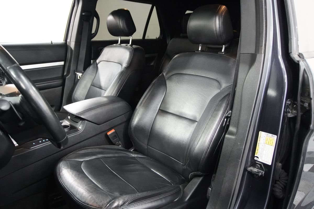 Used 2017 Ford Explorer XLT w/ Equipment Group 202A FWD image 11