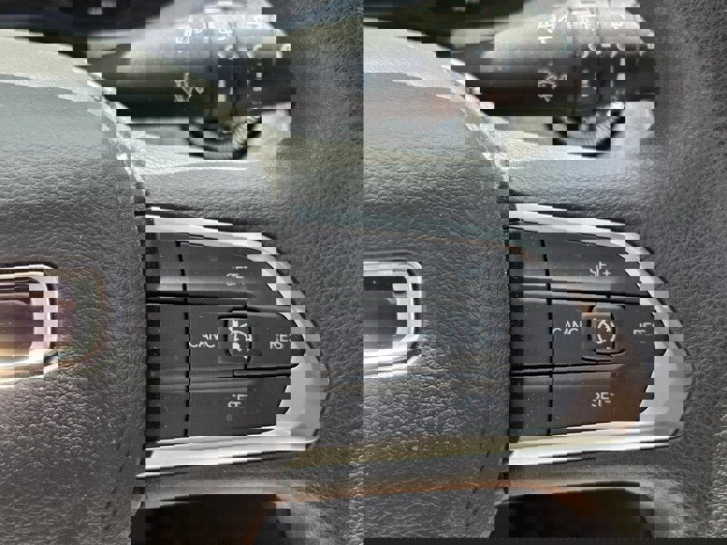 Used 2025 Jeep Compass Sport image 23