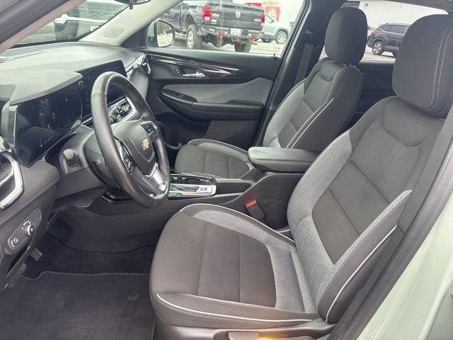 Used 2025 Chevrolet TrailBlazer LT w/ LT Cold Weather Package image 12