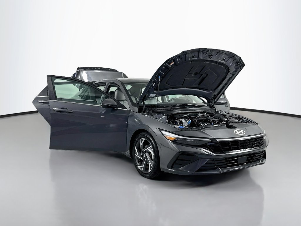 Used 2025 Hyundai Elantra Limited FWD image 21
