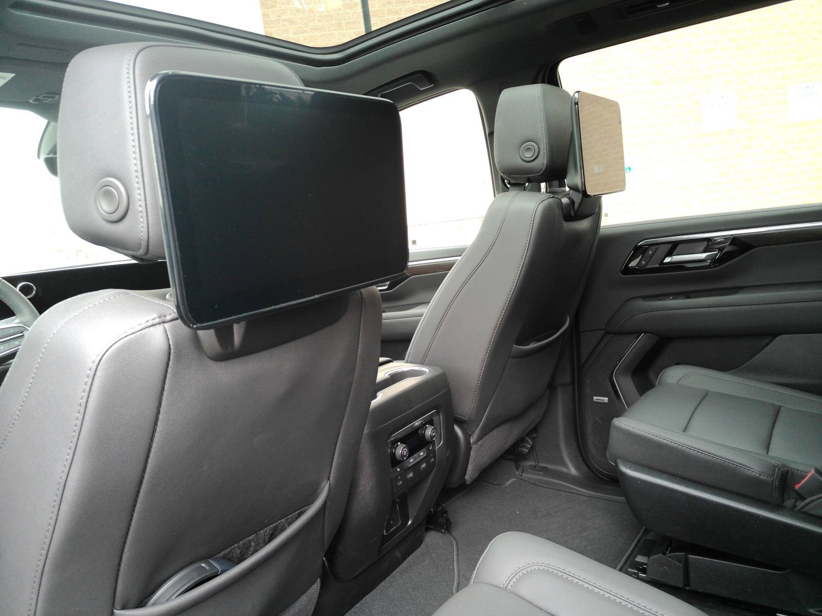 Certified 2026 Chevrolet Tahoe Z71 w/ Z71 Off-Road Package AWD/4WD image 15