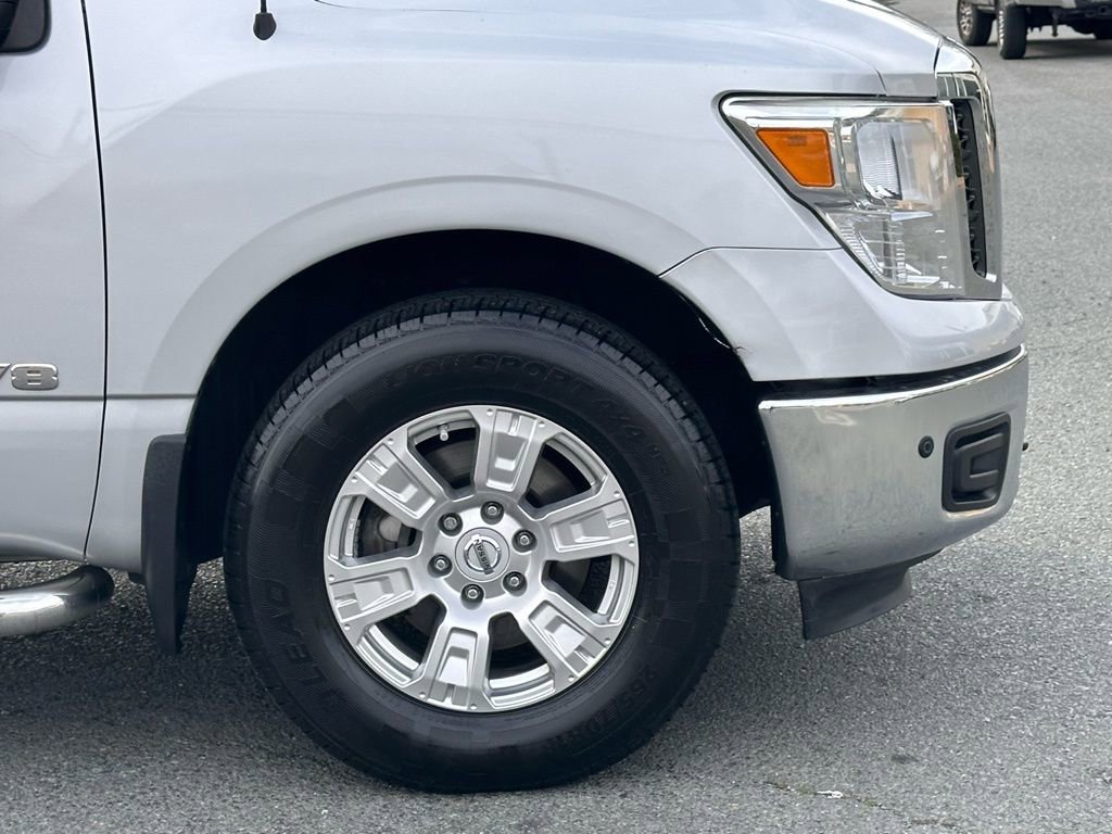 Used 2018 Nissan Titan SV w/ SV Convenience Package image 42