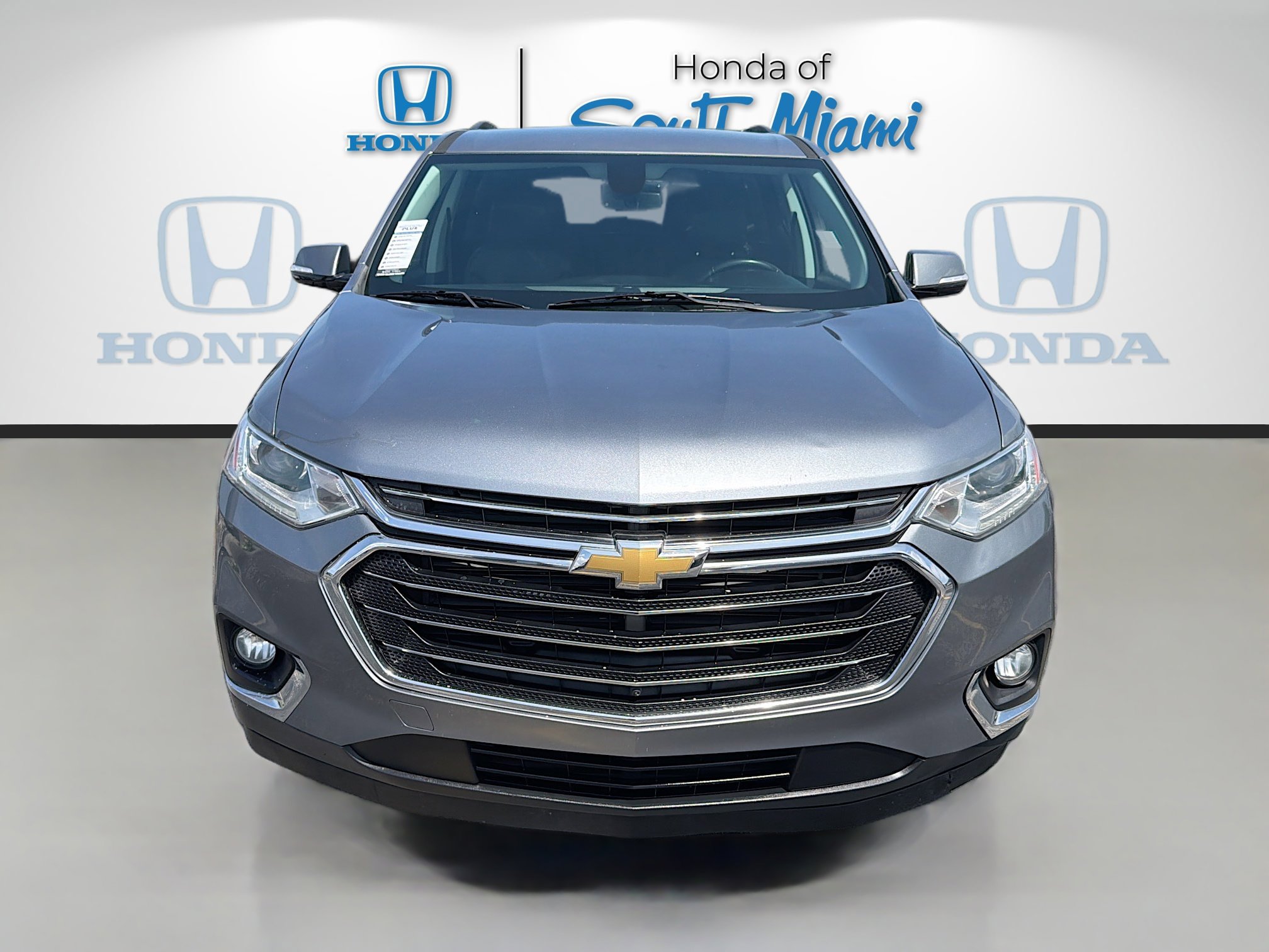 Used 2018 Chevrolet Traverse LT FWD image 2