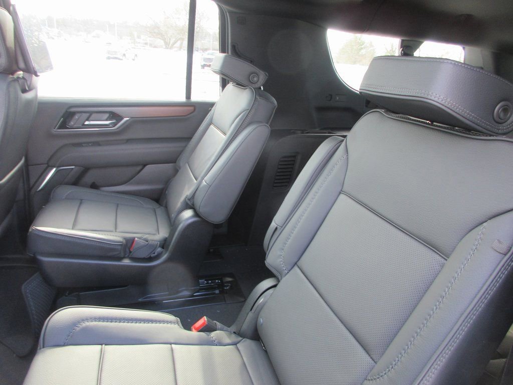 New 2026 GMC Yukon XL Denali w/ Denali Reserve Package image 14