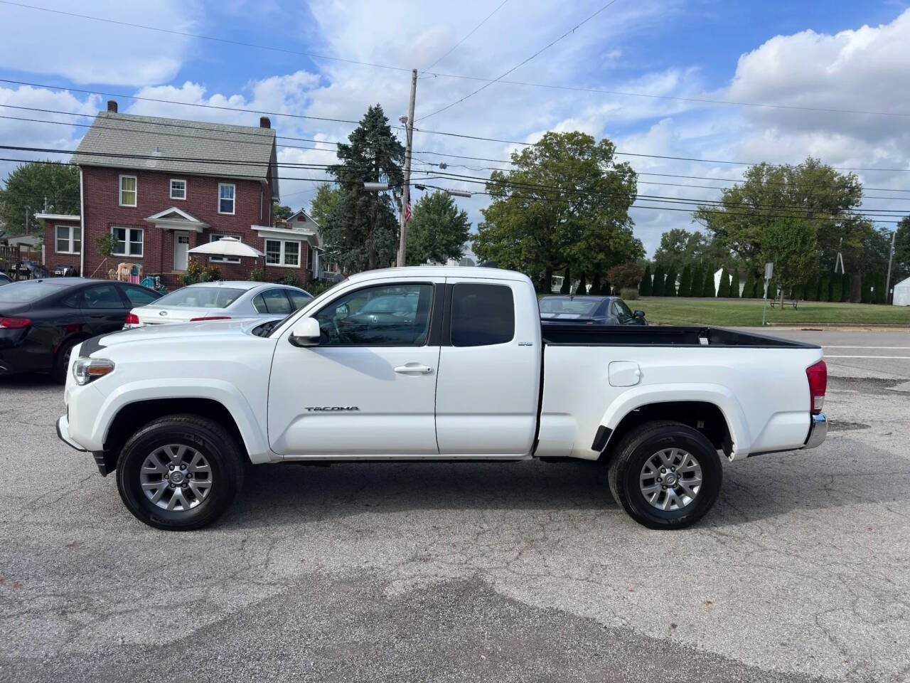 Used 2017 Toyota Tacoma SR5 w/ Tow Package AWD/4WD image 5