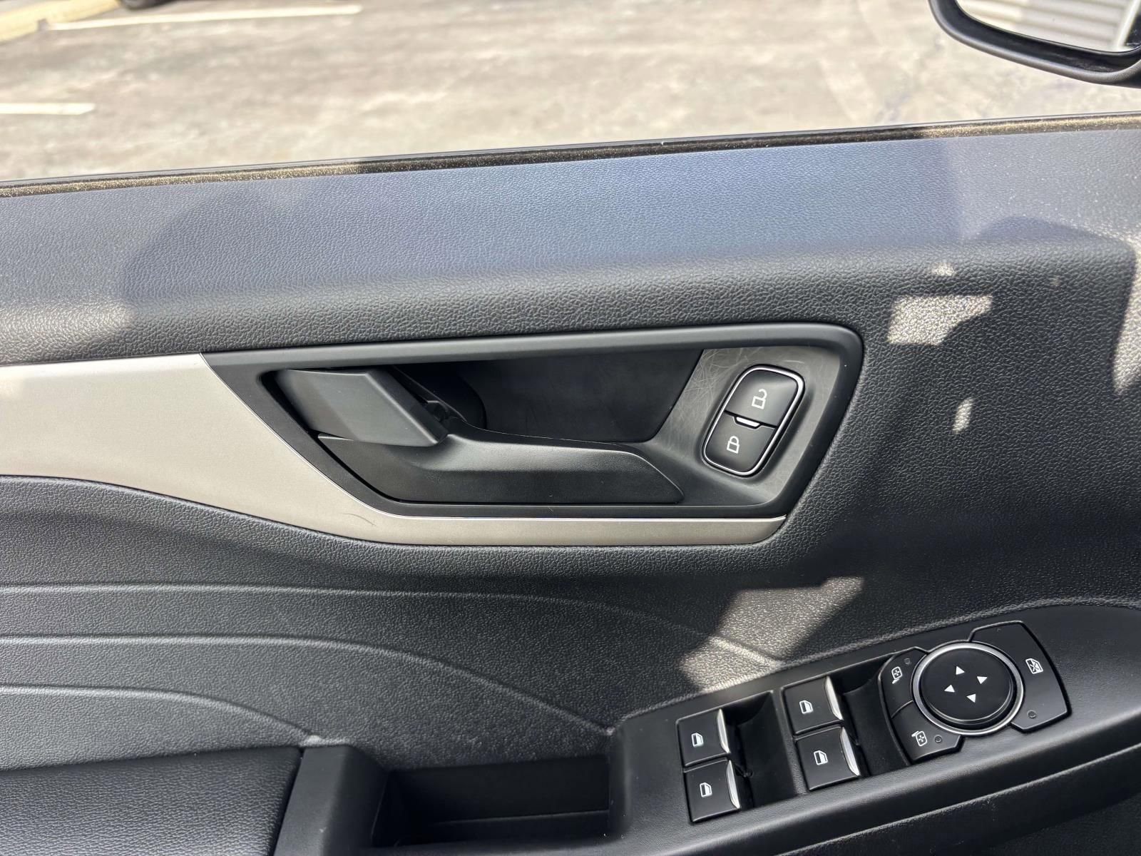 Used 2022 Ford Escape SE w/ SE Sport Appearance Package image 14