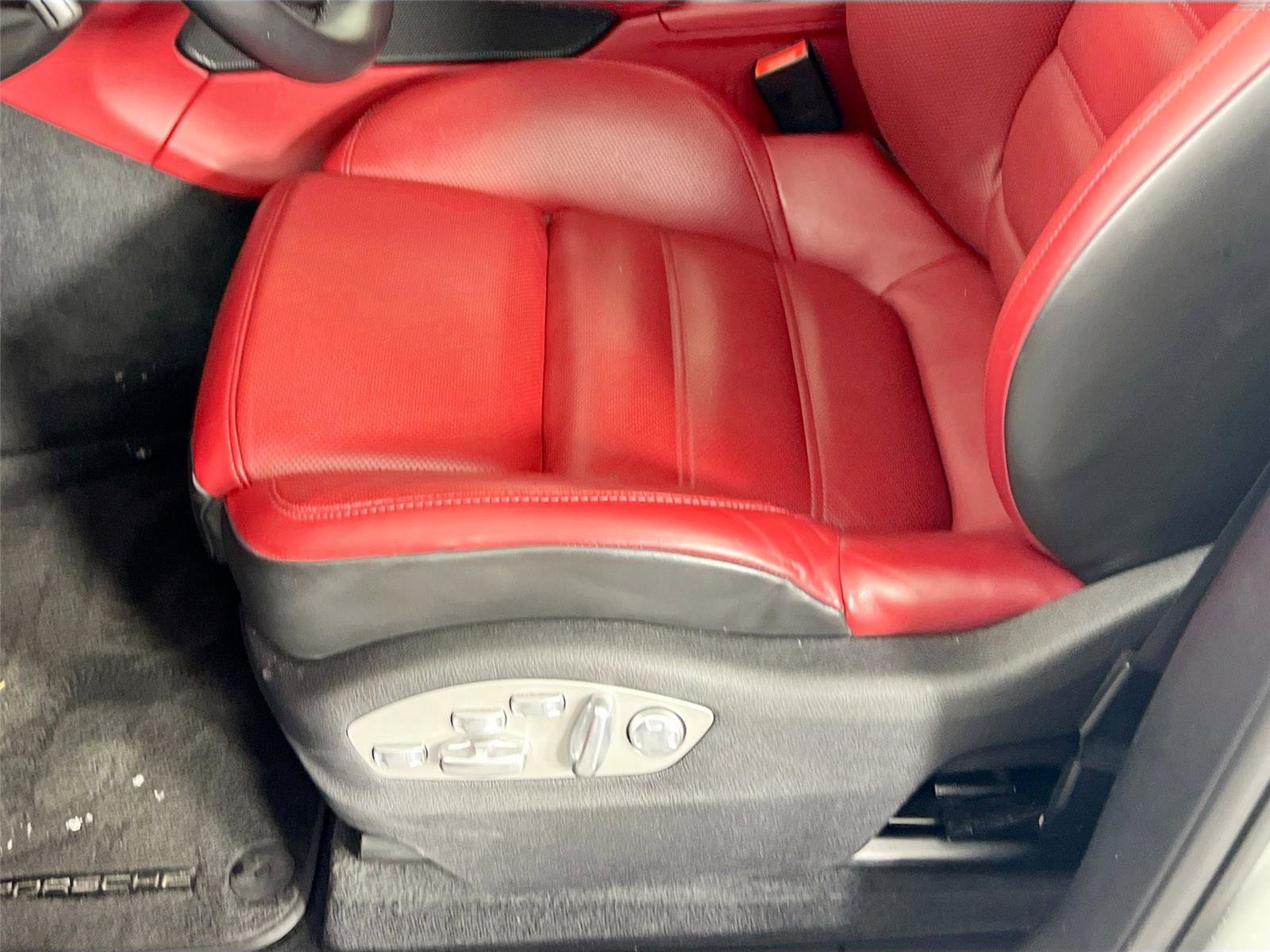 Used 2023 Porsche Macan S image 18