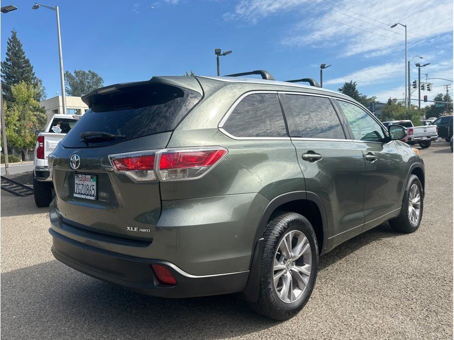 Used 2014 Toyota Highlander XLE AWD/4WD image 8