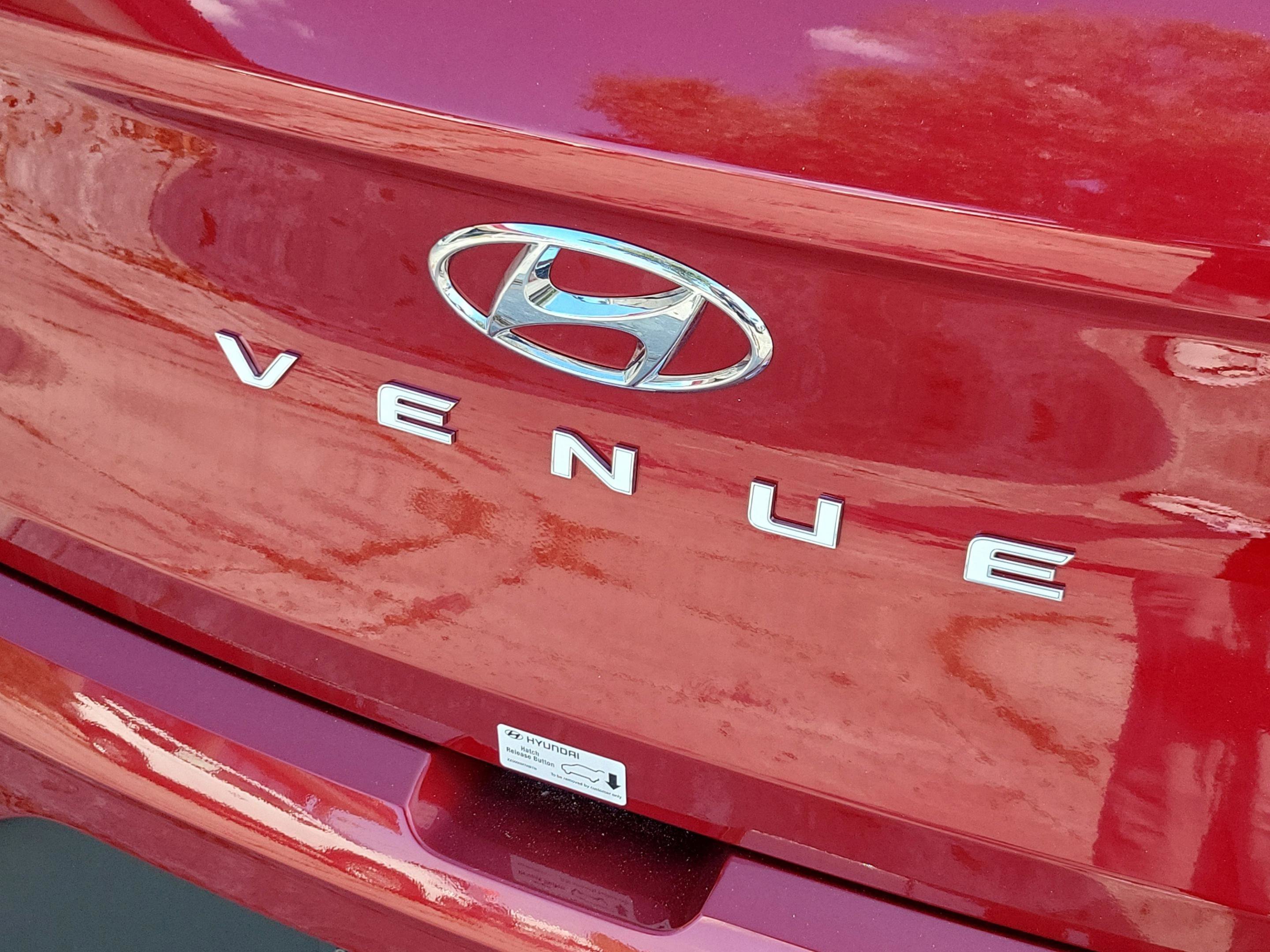 New 2025 Hyundai Venue Limited FWD image 30