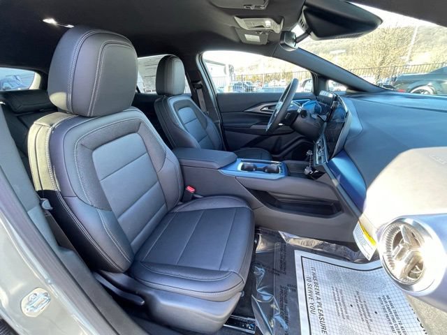 New 2026 Chevrolet Equinox EV LT w/ LPO, Tech Bronze Package FWD image 31