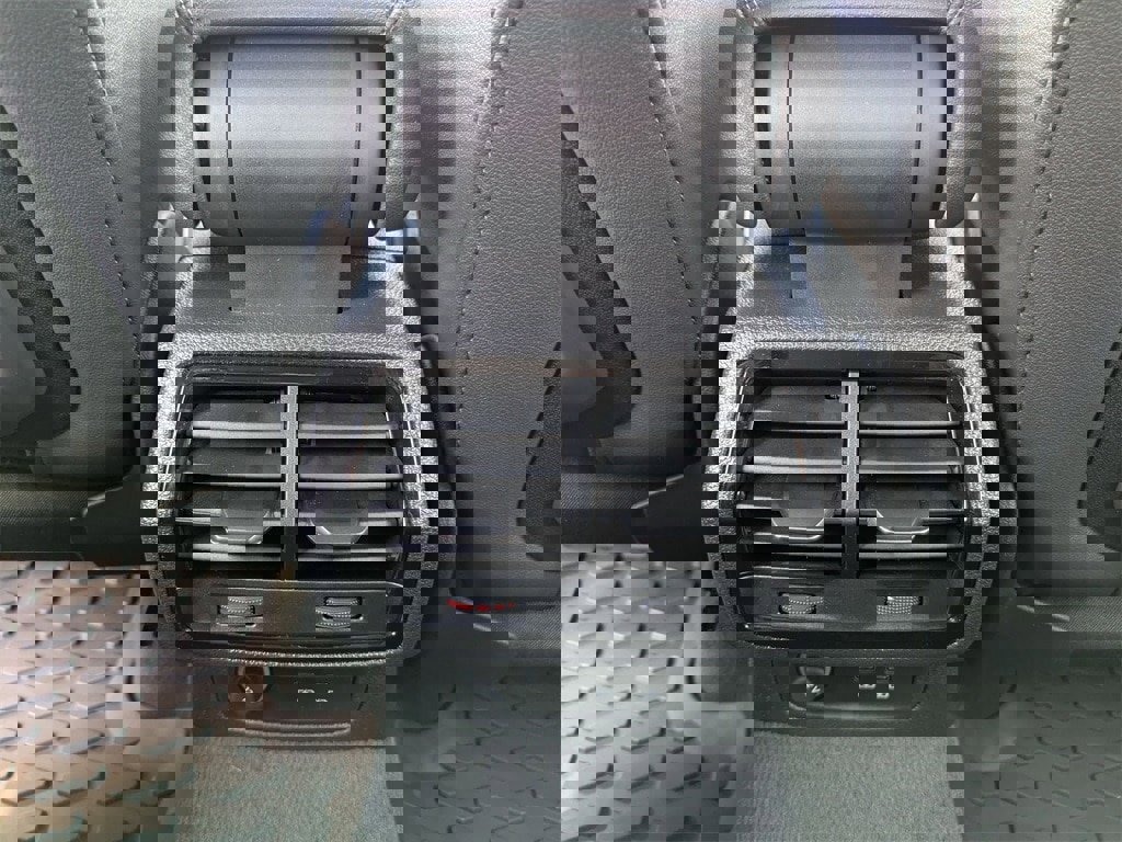 New 2025 Audi Q3 2.0T Premium image 31