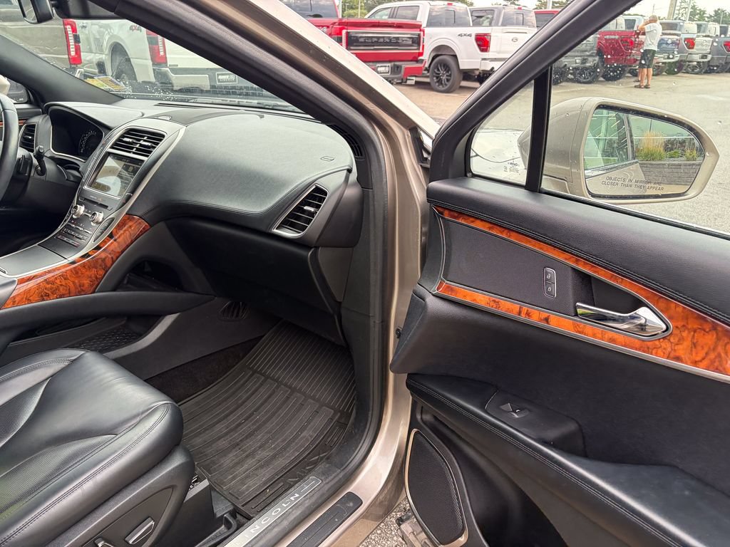 Used 2018 Lincoln MKX Select w/ Select Plus Package AWD/4WD image 18